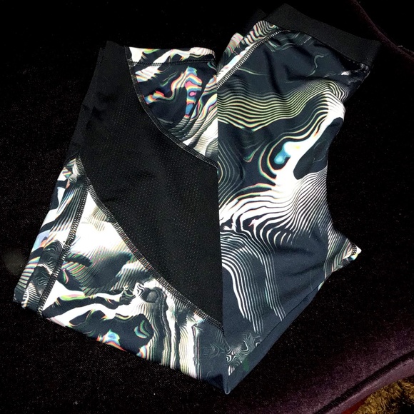 Nike pro warped galaxy capri leggings small - Picture 1 of 4